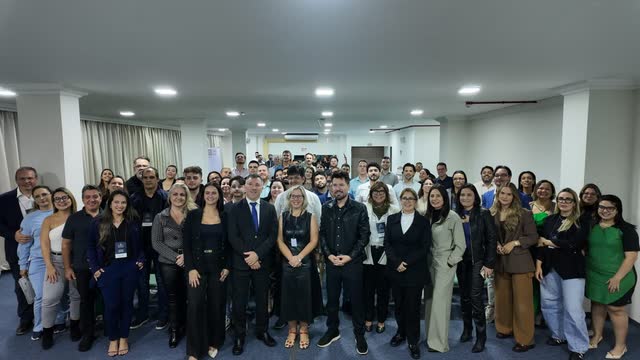 Foto da matéria: participantes do Simpósio Macohin reunidos em Balneário Camboriú
